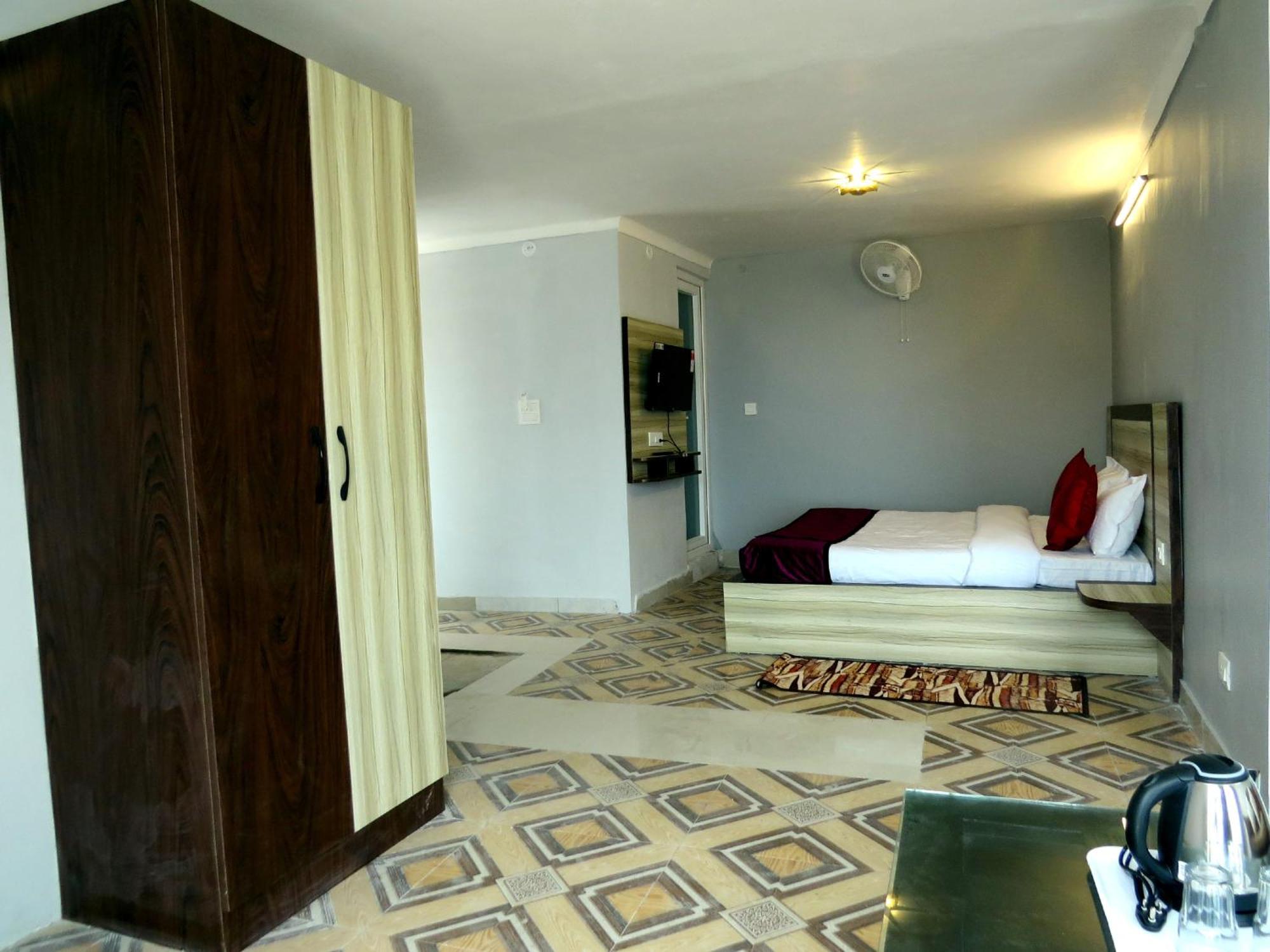 Hotel Haya Palace Найнитал Экстерьер фото